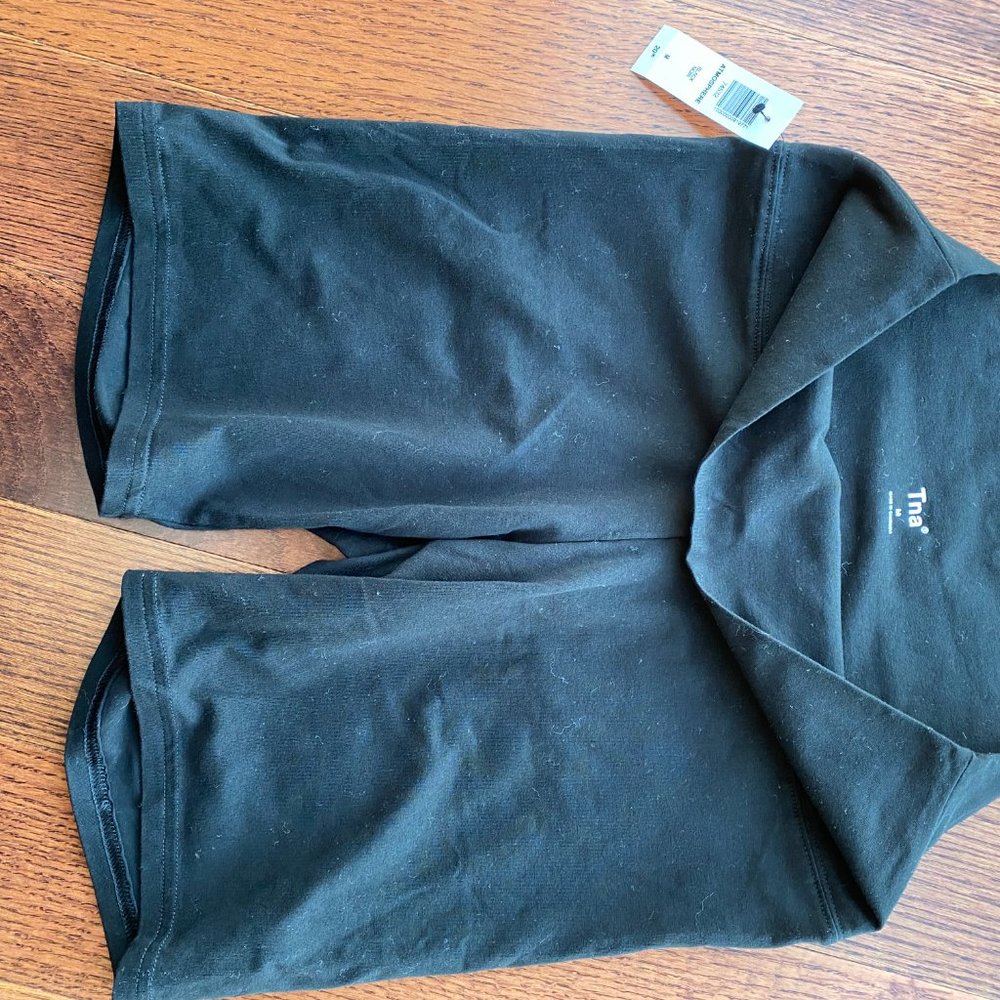 NWT Aritzia Bike Short 7" - Picture 3 of 4